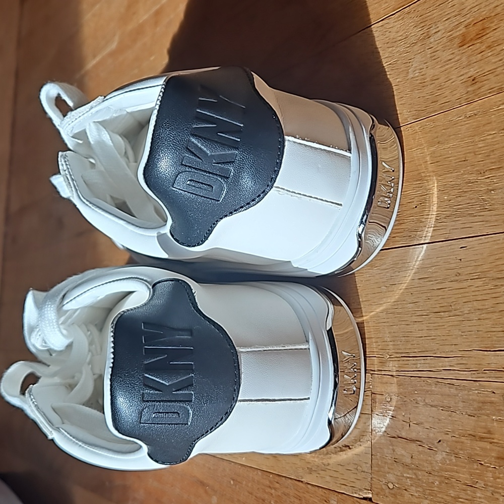 DKNY logo shoes - Picture 2 of 5